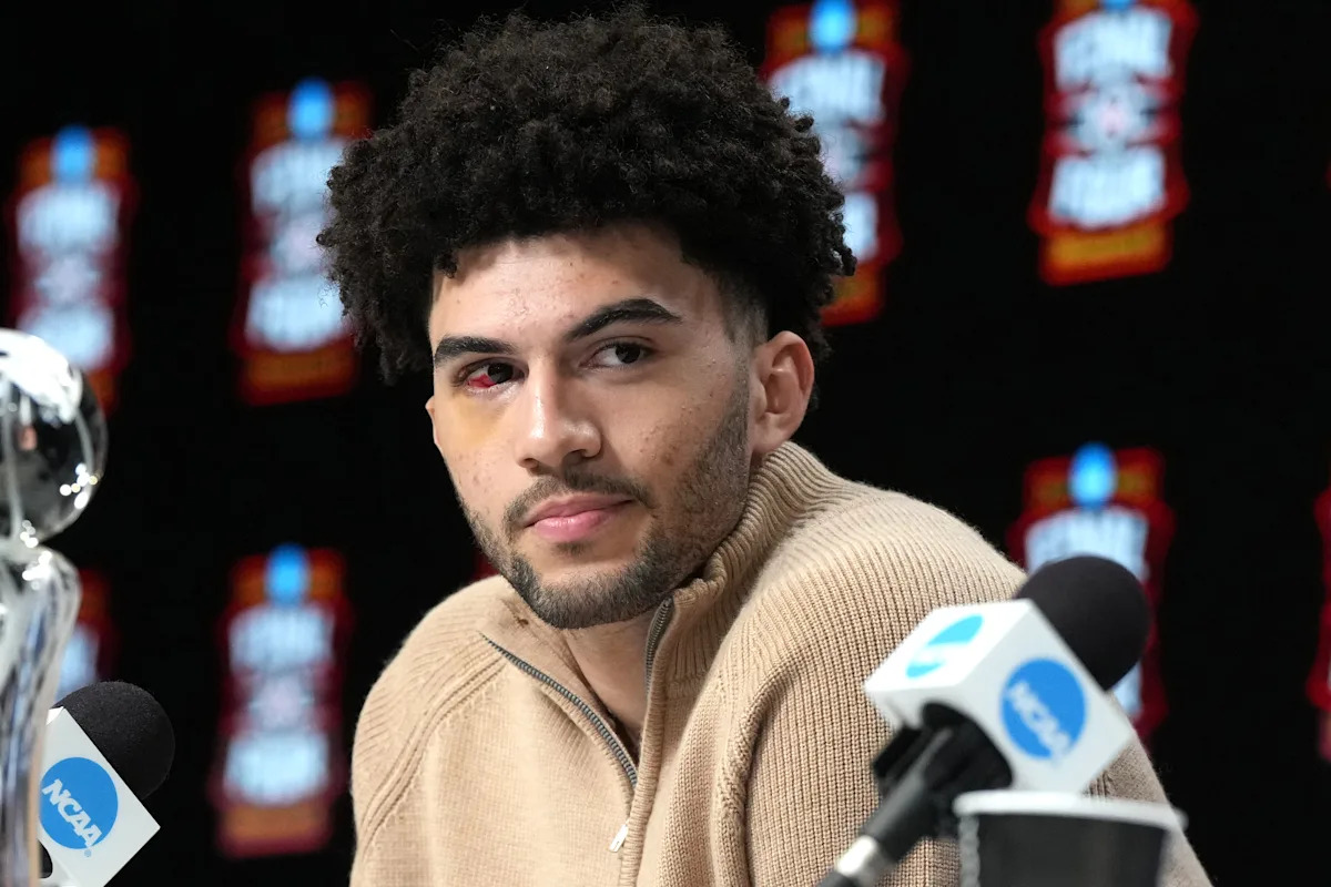 Cam Boozer becomes 8th Duke player to win Wooden Award hits headlines