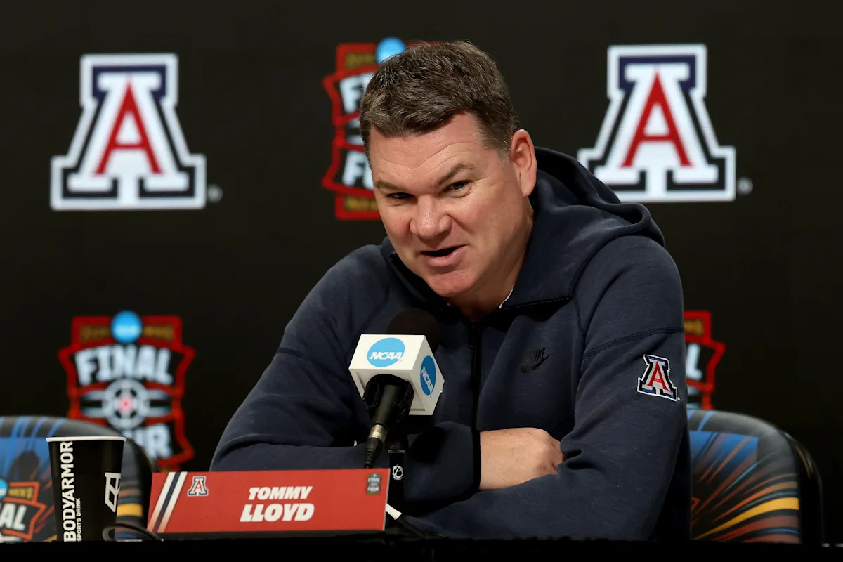 Arizona's head coach Tommy Lloyd announces new deal to stay with Wildcats  'My Michael Jordan is Steve Kerr' hits headlines