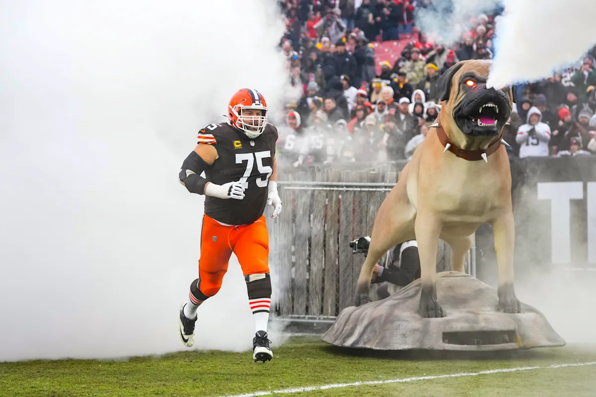 Browns All-Pro lineman Joel Bitonio announces retirement from NFL at 34 hits headlines