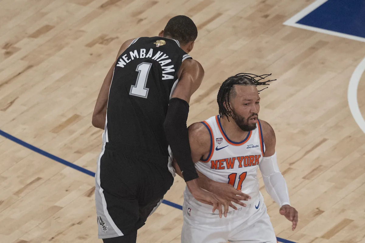 League admits it missed foul call after Wemby shoved Jalen Brunson creates buzz