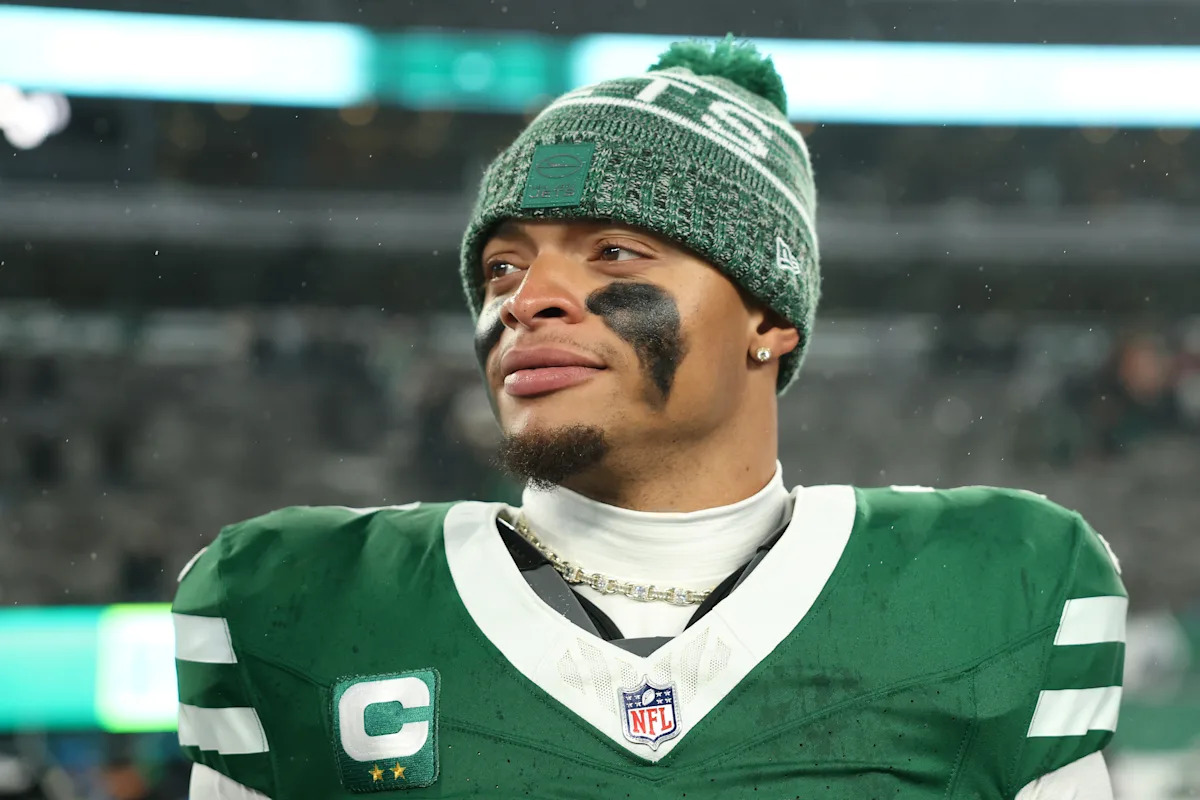 Jets trade Justin Fields to Chiefs, ending tenure in New York after just 1 Tenure reported globally