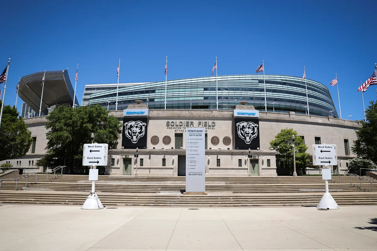 Bears vote to advance stadium-development plan in Indiana making waves
