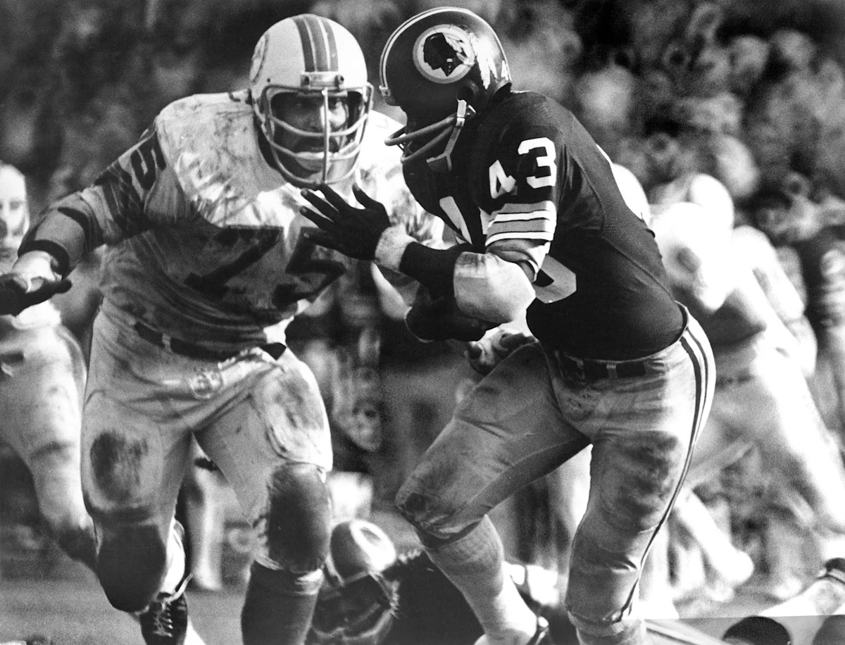 Manny Fernandez -- DL for perfect 1972 Dolphins team -- dies at 79 making waves