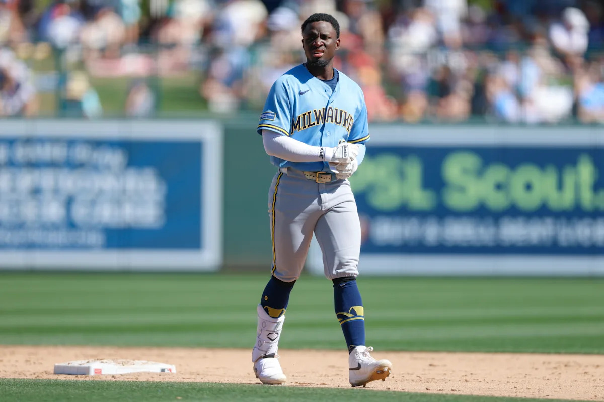 Brewers reportedly sign OF prospect Luis Lara to 7-year -- $31M extension hits headlines
