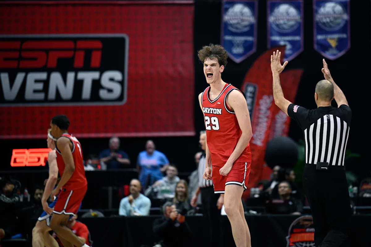 Dayton topples Saint Louis in A-10 tourney after 3 lead changes in final 20 seconds observed today