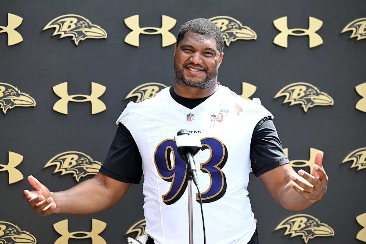 Calais Campbell still loves football at 39 -- expects 19th NFL season to be his last hits headlines