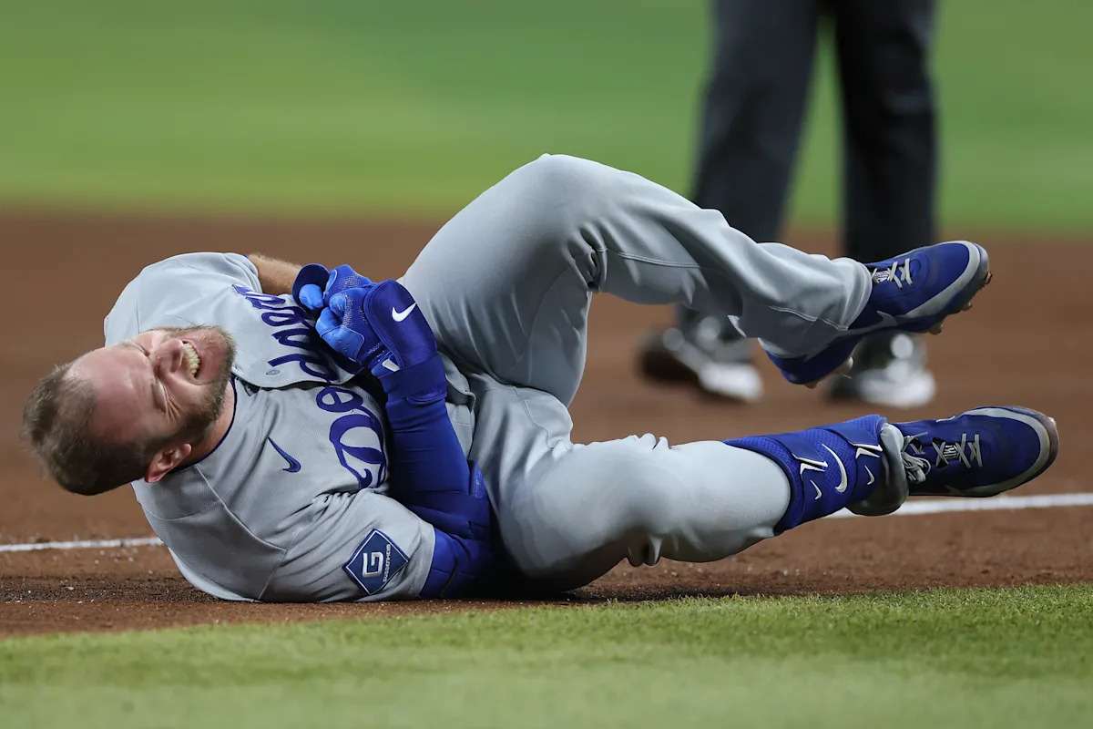 Dodgers 3B Max Muncy and D-backs 1B Ildemaro Vargas both exit after violent collision at first base creates buzz