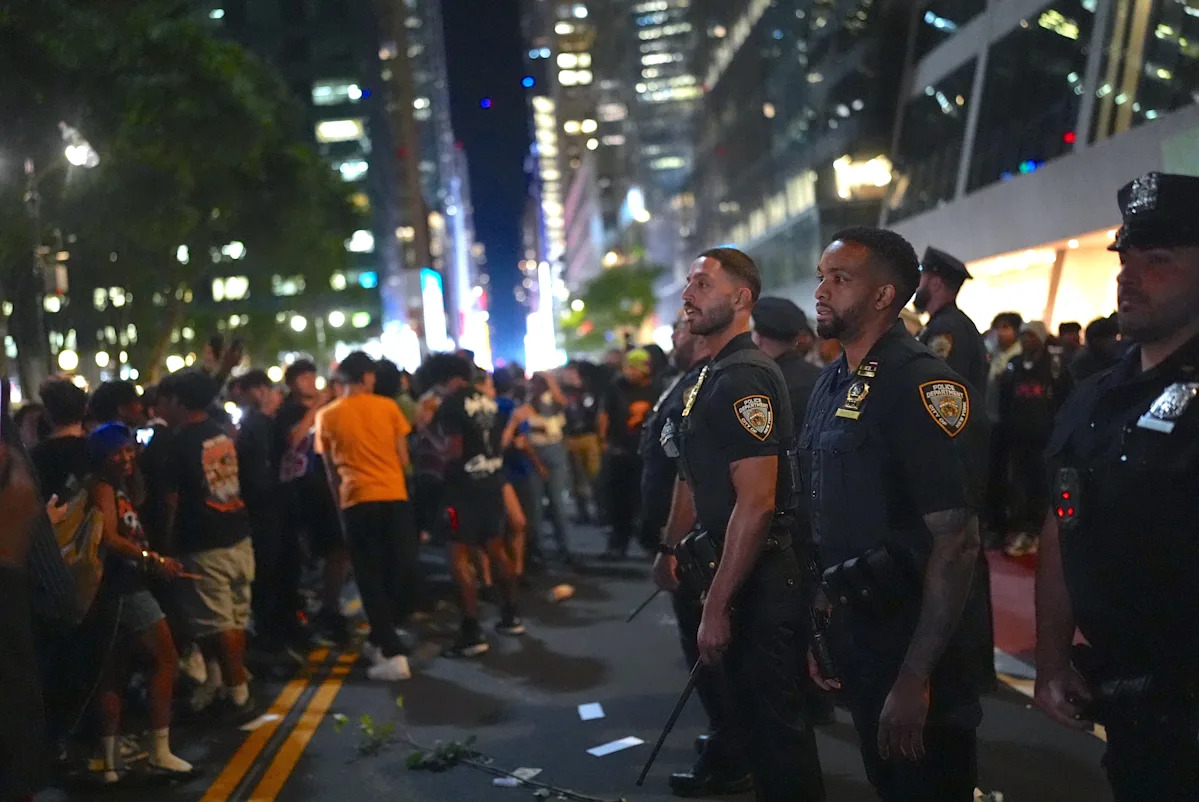 Report  21 people arrested in NYC following Clash 3 watch party reported globally