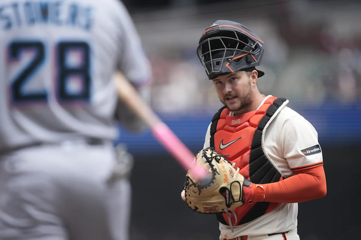 Patrick Bailey traded to Guardians -- Giants receive draft pick -- LHP prospect reported globally