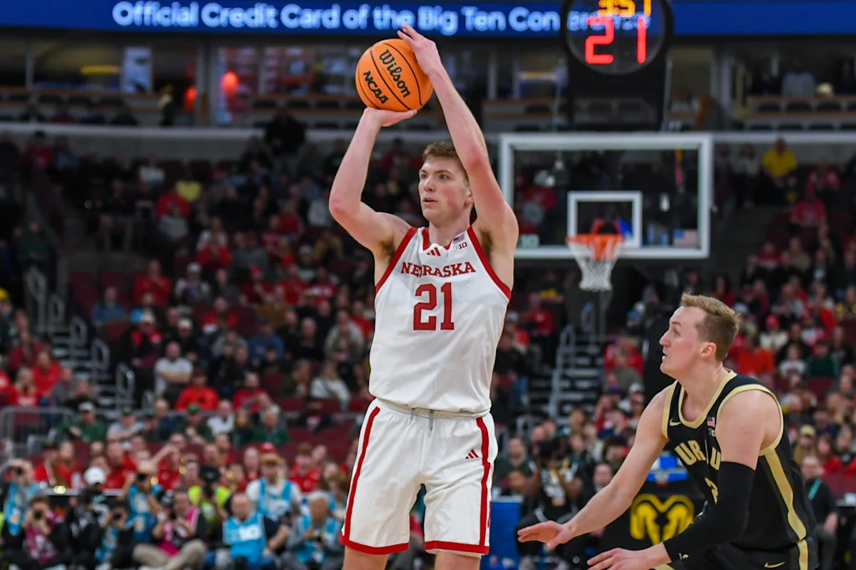 March Madness bracket  Picking every South region first-round Fixture making waves