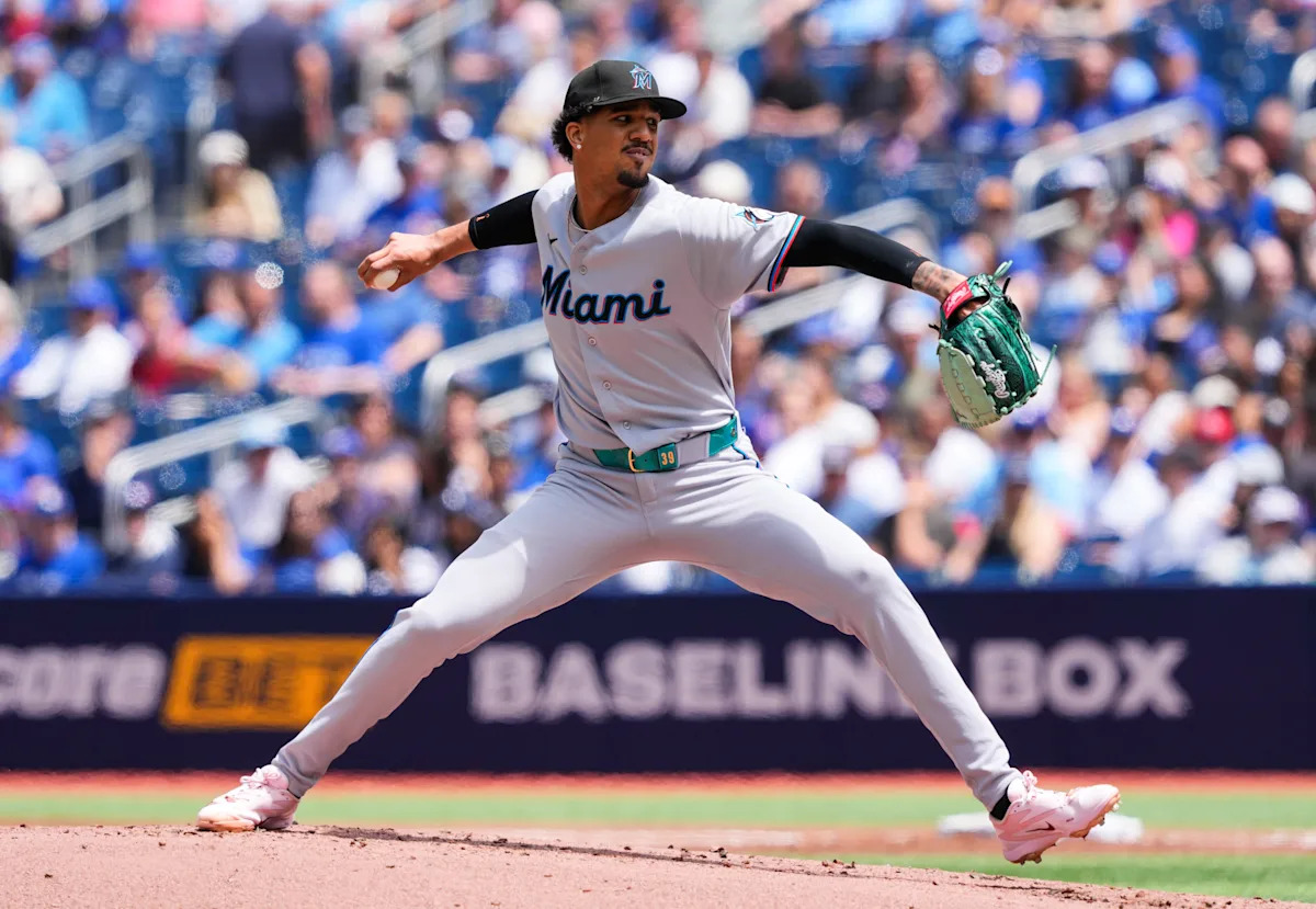 Marlins' Eury Perez leaves start vs. Blue Jays after getting injured between innings reported globally