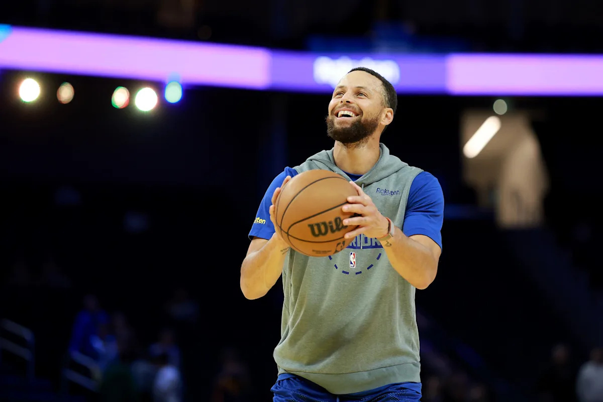 Stephen Curry (knee) reportedly set to return Sunday Nighttime reported globally