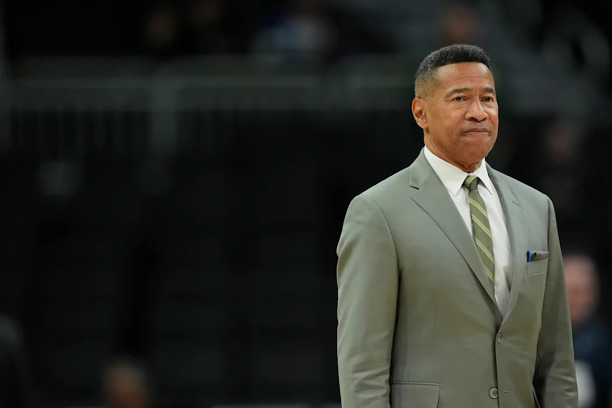ESPN's Stage Jones calls final game for network -- gets standing ovation from crew observed today