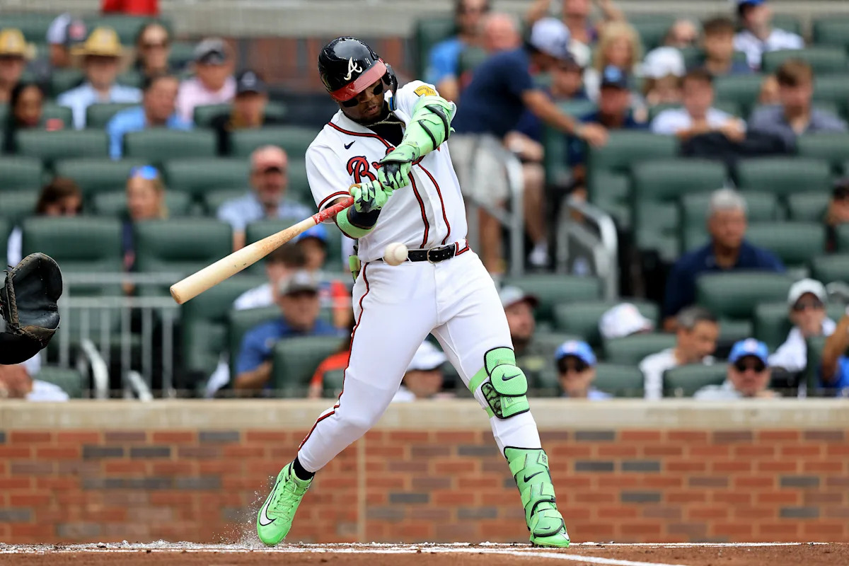 Braves star Ronald Acuña Jr. leaves loss to White Sox with hamstring injury hits headlines